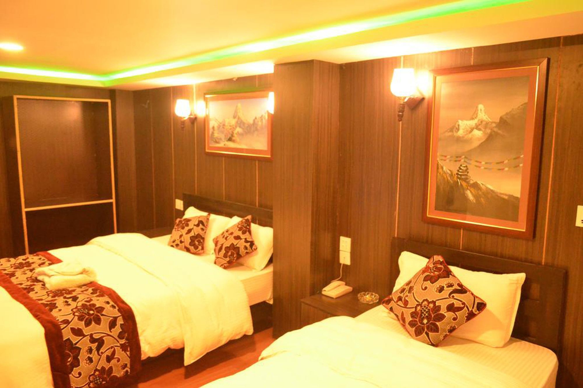 Hotel Holiday Inn Kathmandu Exterior photo